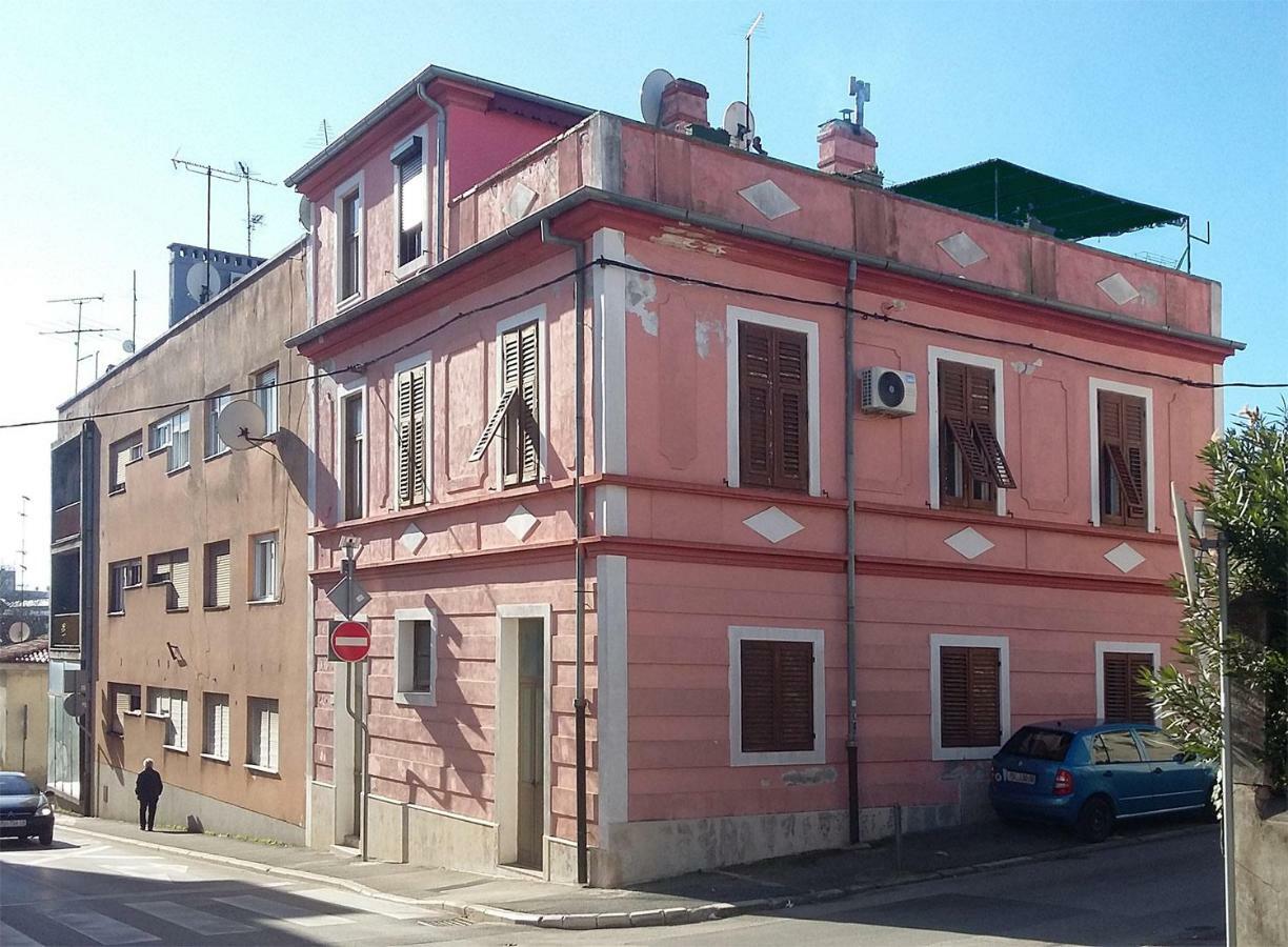 Apartment In Centre With Huge Terace プーラ エクステリア 写真